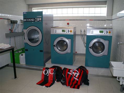 Het wassen van voetbalkleding .